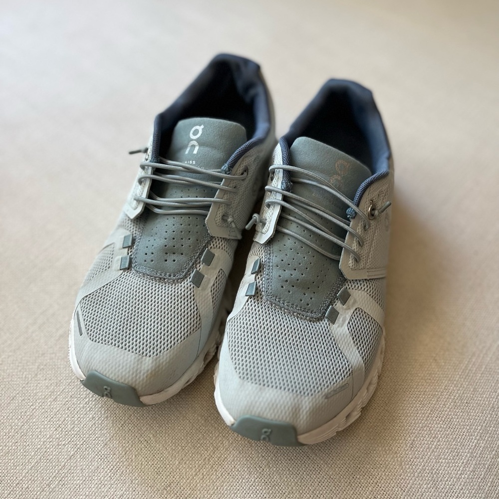 On cloud 5 running shoes in great condition